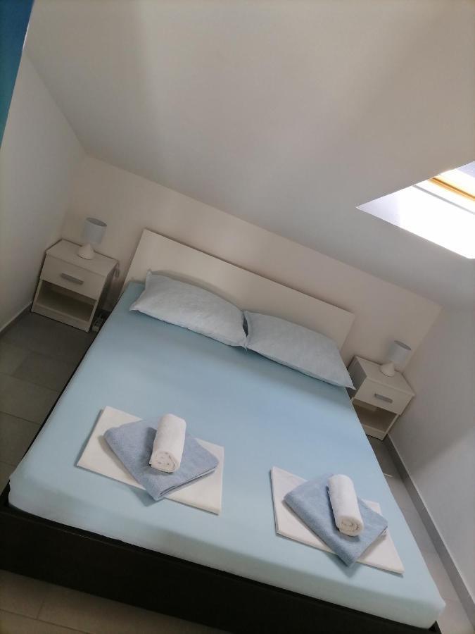 Apartman Sutalo Komarna Esterno foto