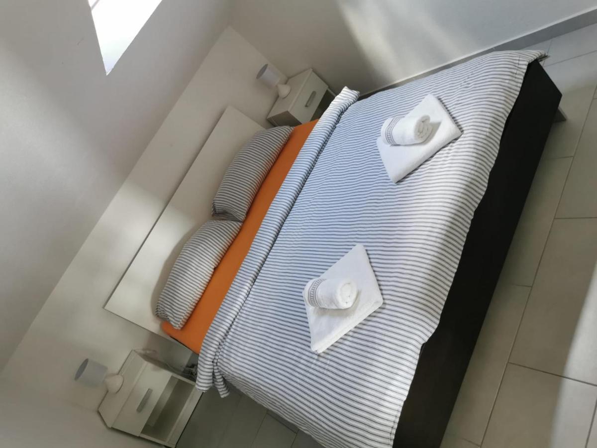 Apartman Sutalo Komarna Esterno foto