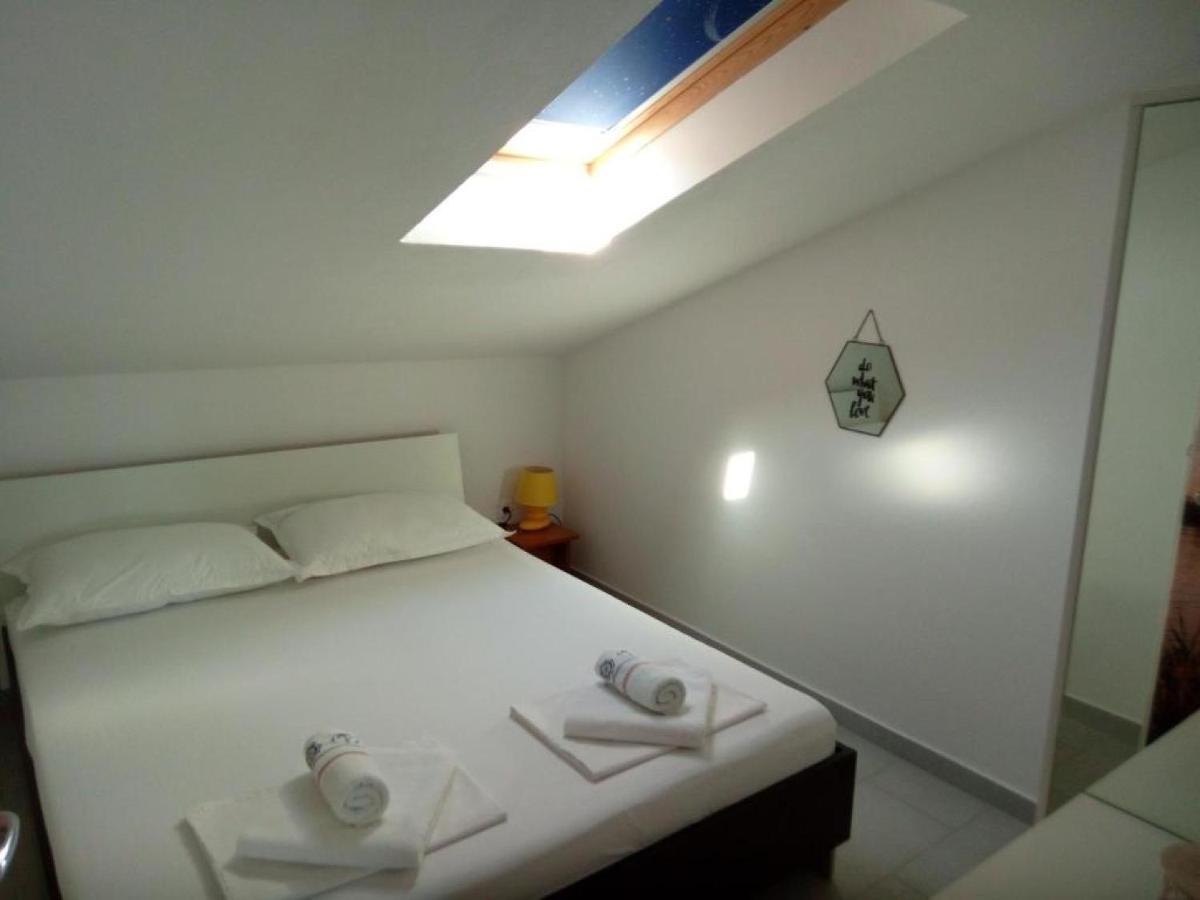 Apartman Sutalo Komarna Esterno foto