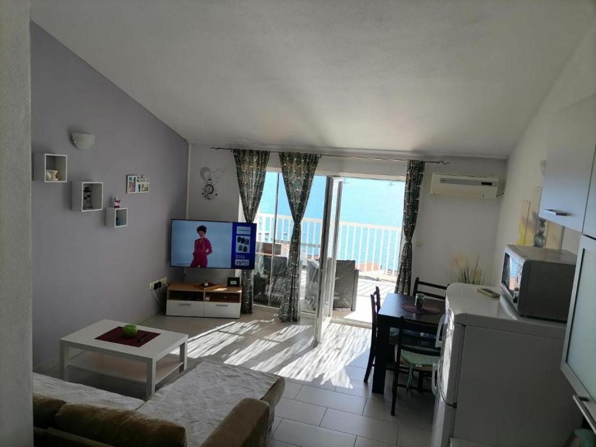 Apartman Sutalo Komarna Esterno foto