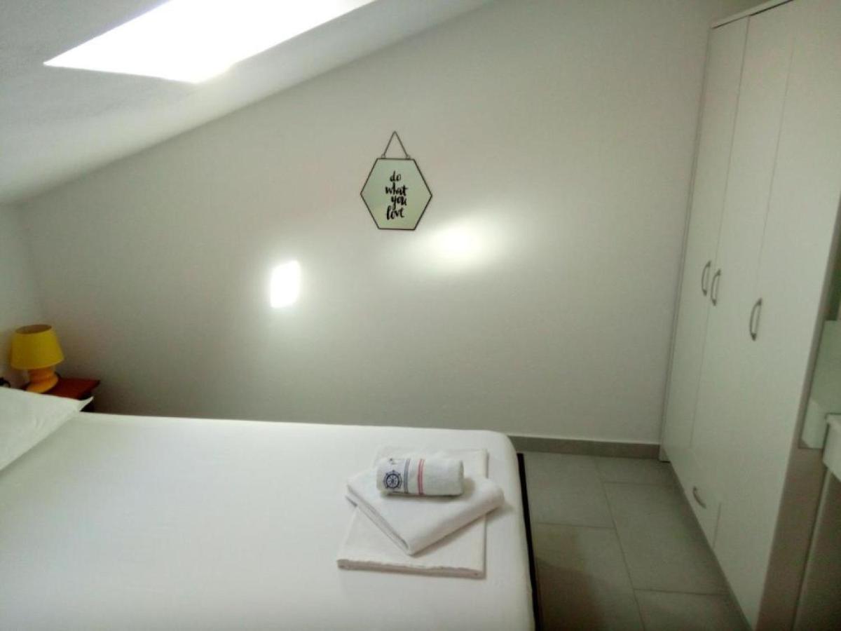 Apartman Sutalo Komarna Esterno foto