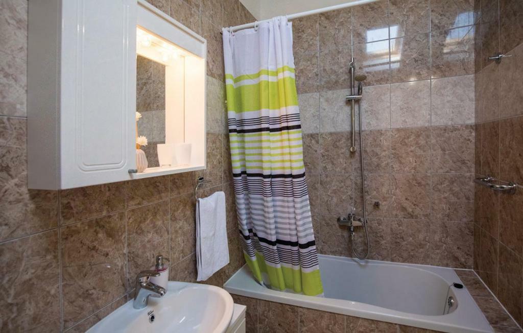 Apartman Sutalo Komarna Esterno foto