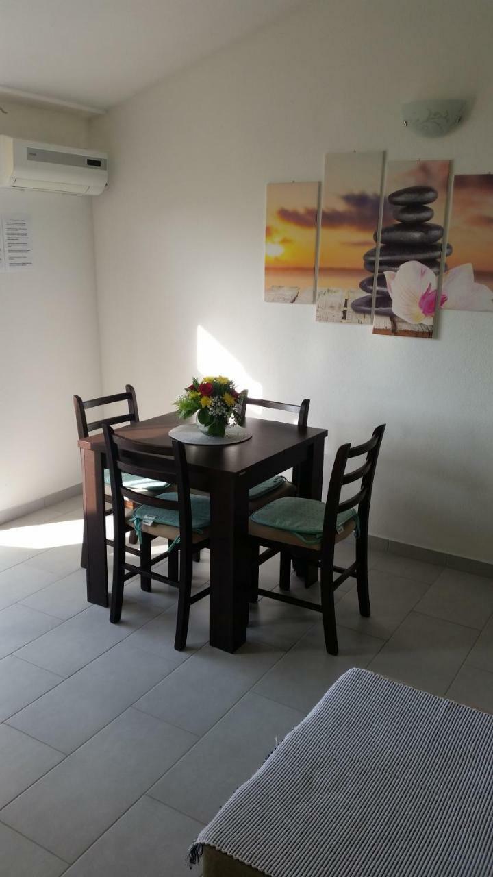 Apartman Sutalo Komarna Esterno foto